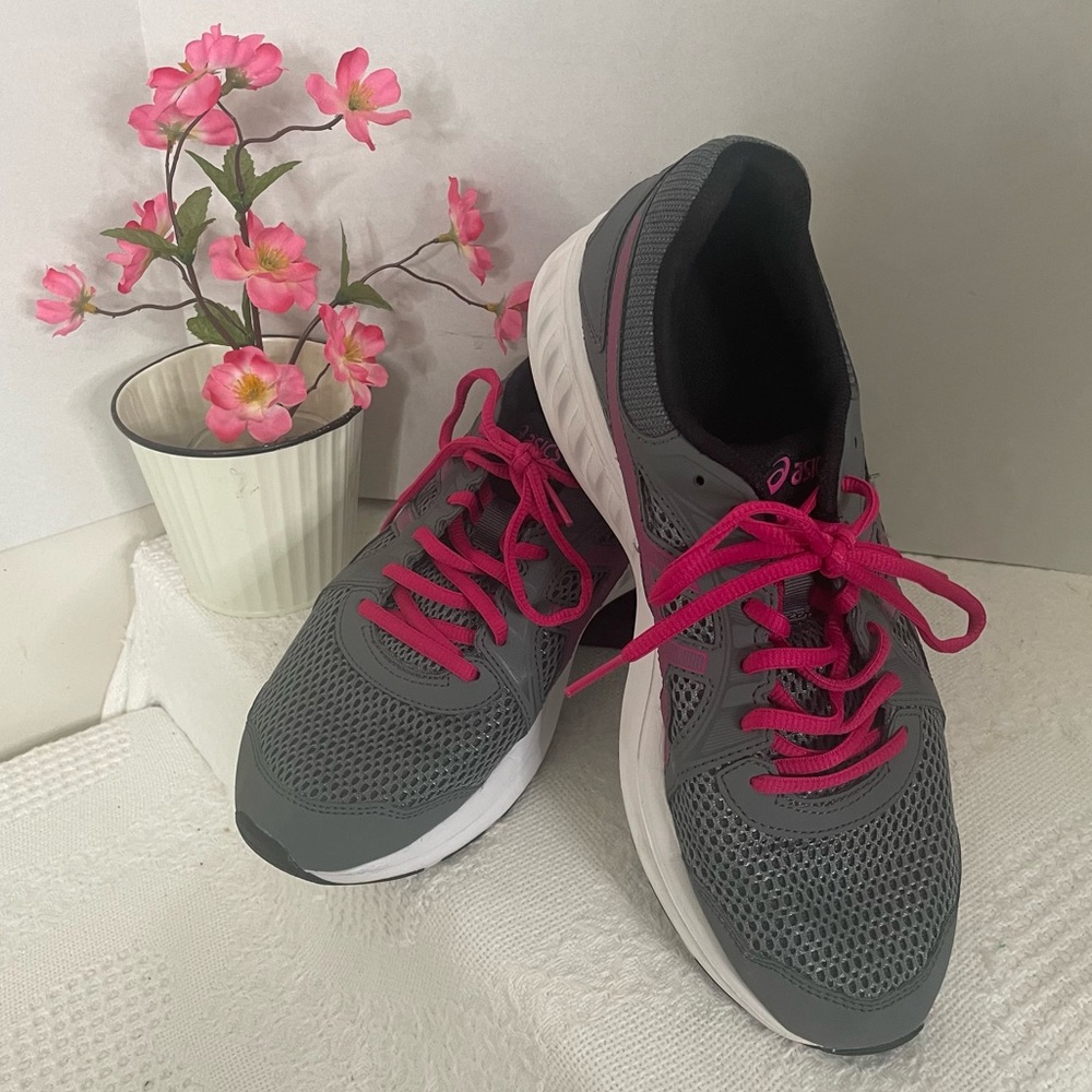 ASICS Women's Gray  and Fuchsia Athletic‎ Shoes Size 9.5 ~ Athletic Shoes